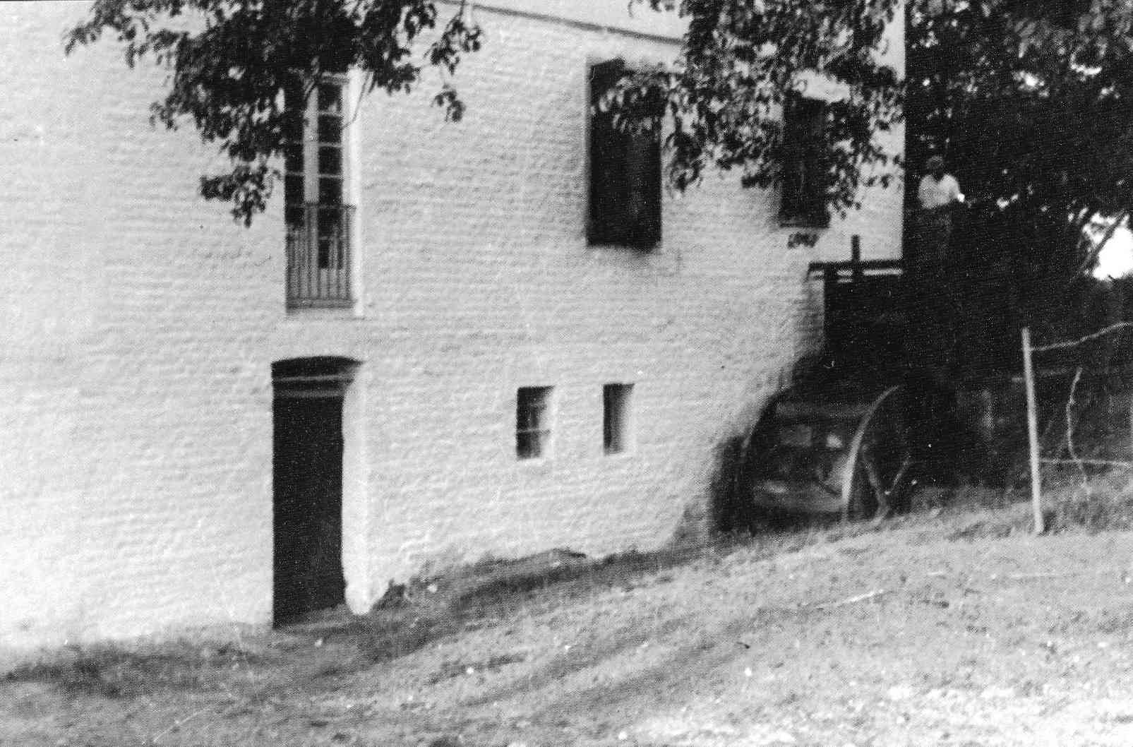 Mühle hinten mit Rad